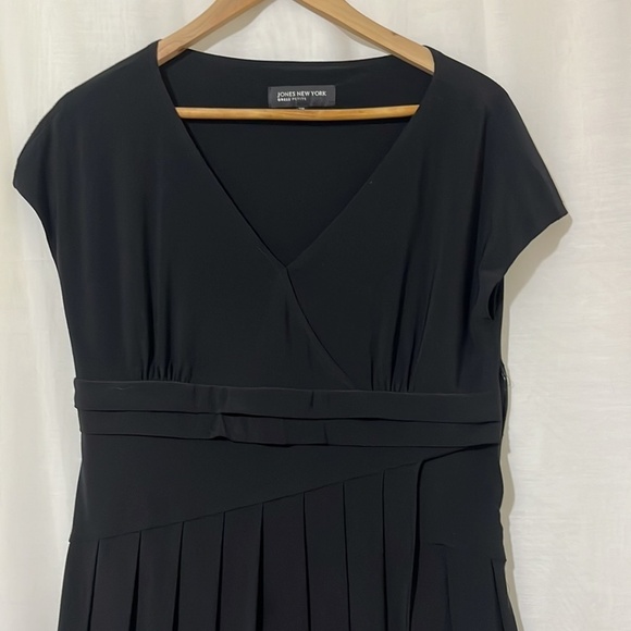 Jones New York Faux Wrap Sleeveless Pleated Waist Dress a308 - Picture 2 of 5